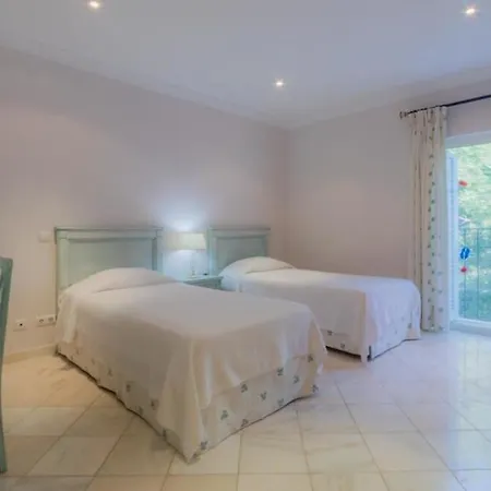 Bonsal - Modern In A Prime Location Near The Luxury Golf Courses Αλμπουφέιρα