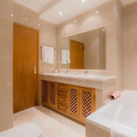 Villa Bonsal - Modern In A Prime Location Near The Luxury Golf Courses Albufeira